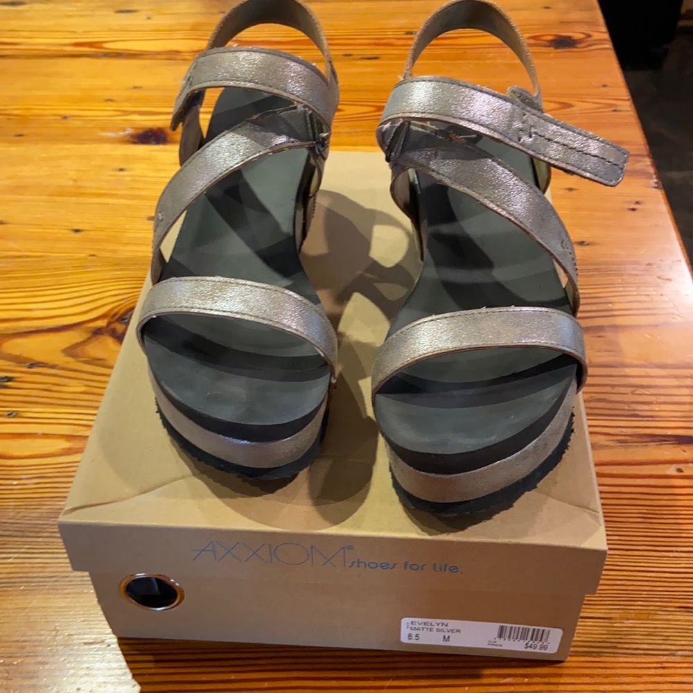 Women’s sandals